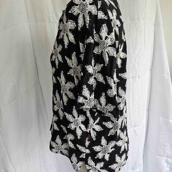 Quicksilver x Stranger Things Upside Down Button Up Top - Picture 5 of 11